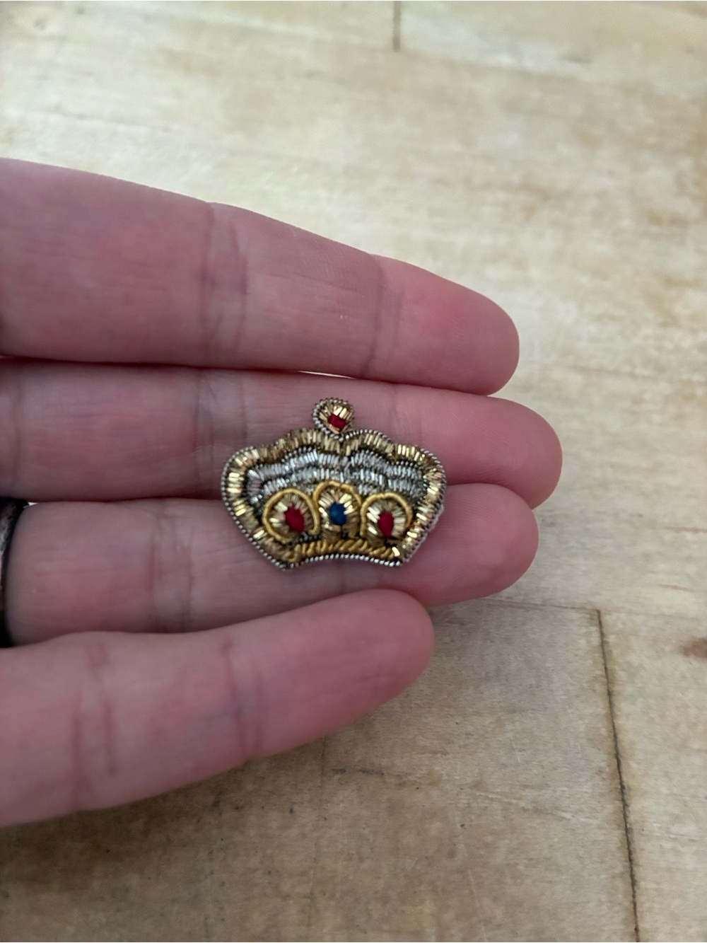 Vintage Teeny Tiny Crown Brooch! - Picture 6 of 6